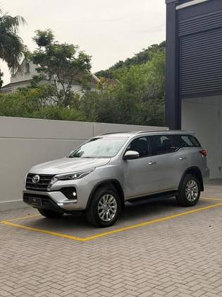 TOYOTA HILUX SW4 2.7 VVT-i FLEX SRV 7L 4X2 AUTOMÁTICO